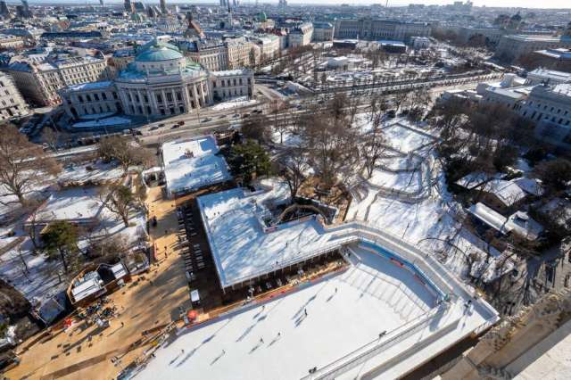 Površina klizališta 2022. iznosila je 9.500 m2 © stadtwienmarketing_David Bohmann Površina klizališta 2022. iznosila je 9.500 m2 © stadtwienmarketing/David Bohmann