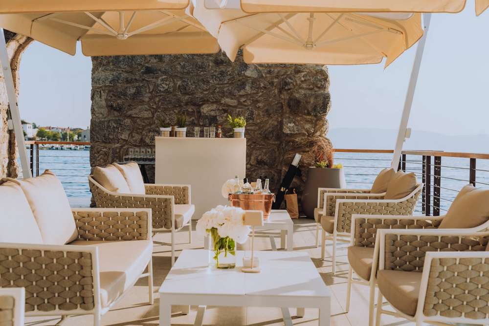 7 Seas Restaurant & Bar