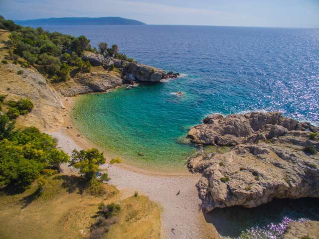 Cres_beach_Croatia (2) cres