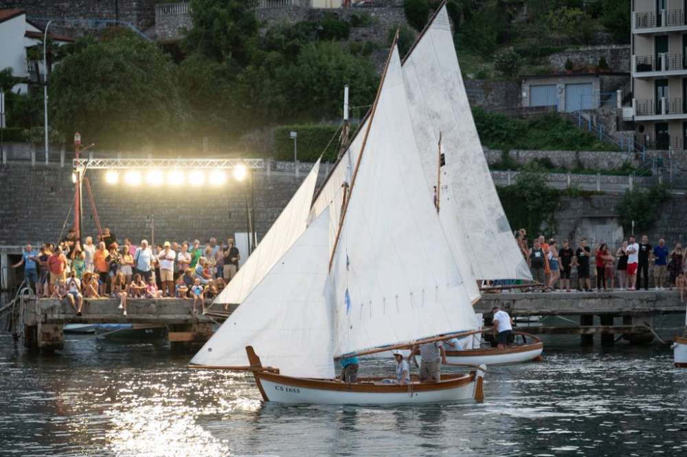 Interpretacija 300 let škvera va Ike