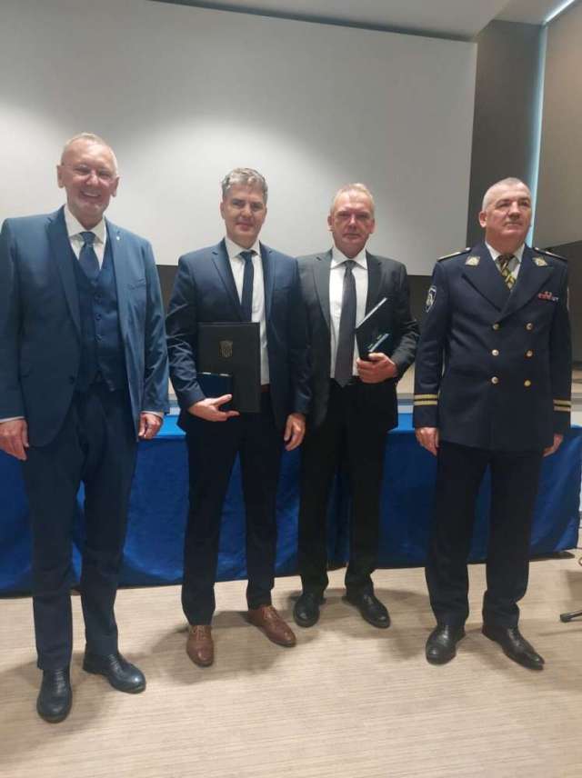 Zahvalnice MUP-a KD Autotrolej i vozaču Goranu Bezjaku