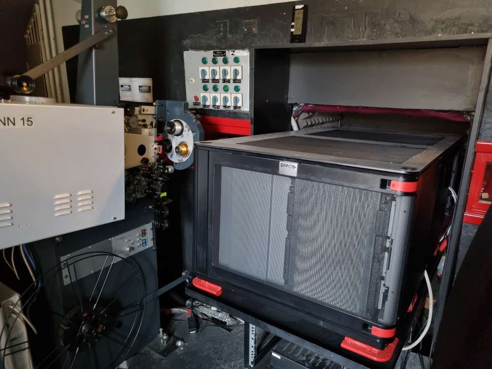 Novi 4k projektor