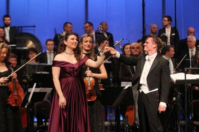 Riječki simfonijski orkestar, Emilia Rukavina i maestro Valentin Egel