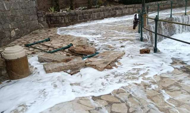 Odron obalne šetnice kod Šporera