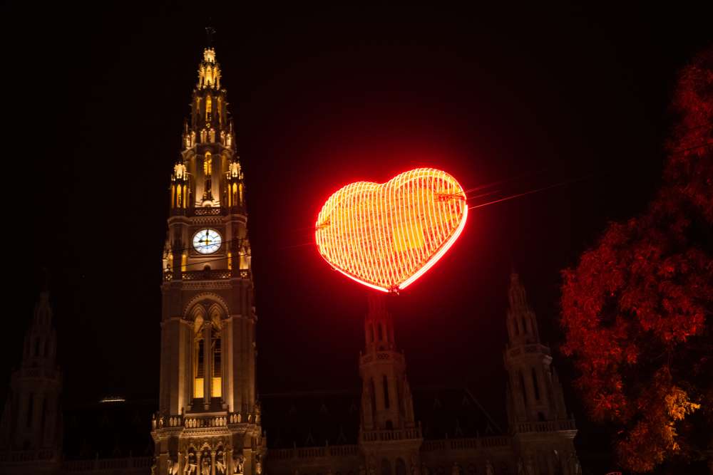 Među atrakcijama je i lebdeće srce © stadtwienmarketing/Johannes Wiedl
