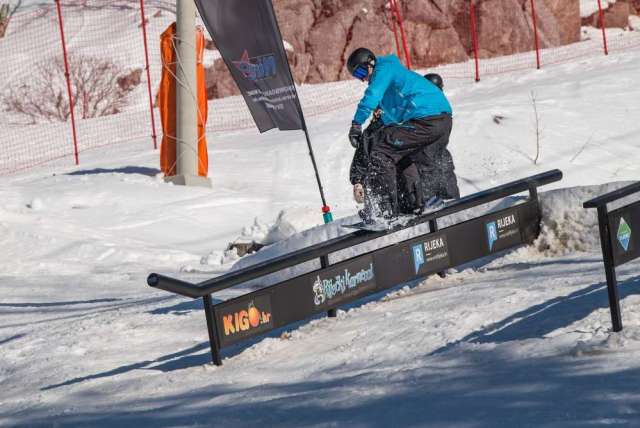 Carnival Snowboard Session