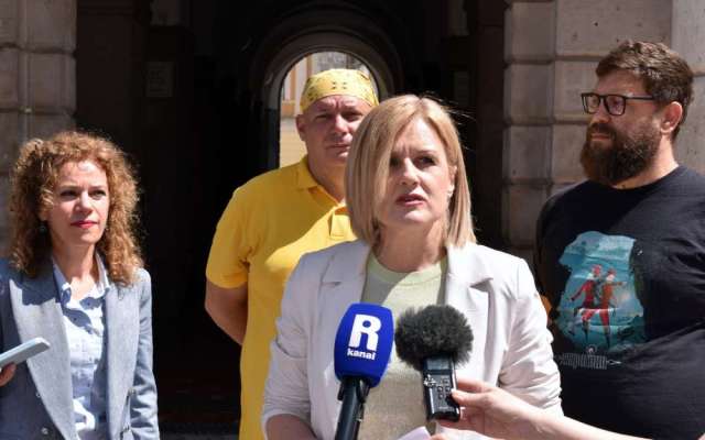 Iva Rinčić Press - Konferencija za medije Novi ritam neplaniranja 002 Iva Rinčić Press - Konferencija za medije Novi ritam neplaniranja 002