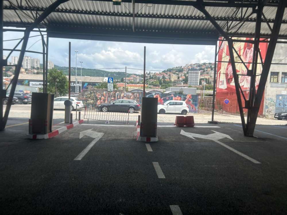 Parkiralište Srednja Delta