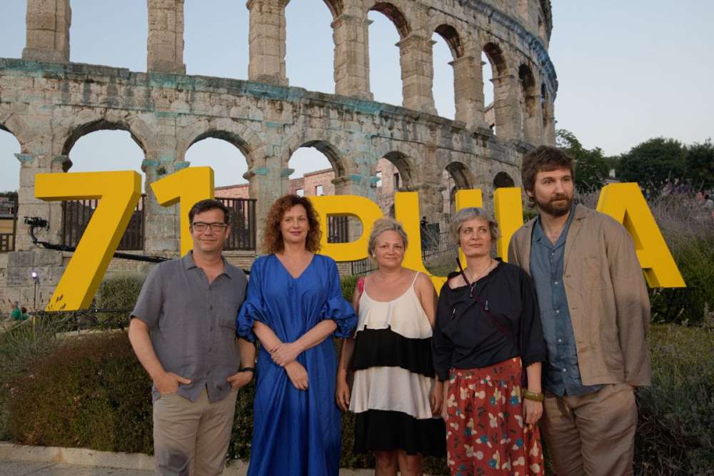 Žiri: Nebojša Slijepčević, Nina Violić, Mirta Puhlovski, Nina Velnić i Goran Marković