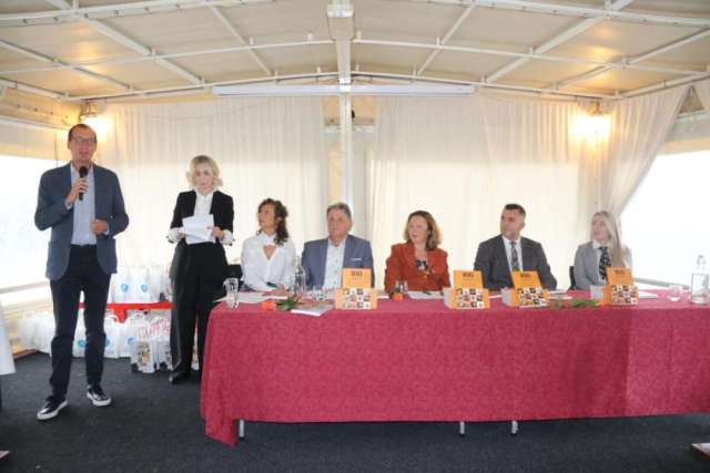 29. dodjela plaketa Restaurant Croatica i promocija knjige „100 vodećih hrvatskih restorana i njihovi specijaliteti 2024./25.“ 29. dodjela plaketa Restaurant Croatica i promocija knjige „100 vodećih hrvatskih restorana i njihovi specijaliteti 2024./25.“