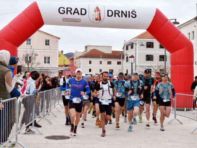 ZA MEDIJE Povijesni uspjeh AK Rika na Prvenstvu Hrvatske u kratkom trailu 003 Povijesni uspjeh AK Rika na Prvenstvu Hrvatske u kratkom trailu
