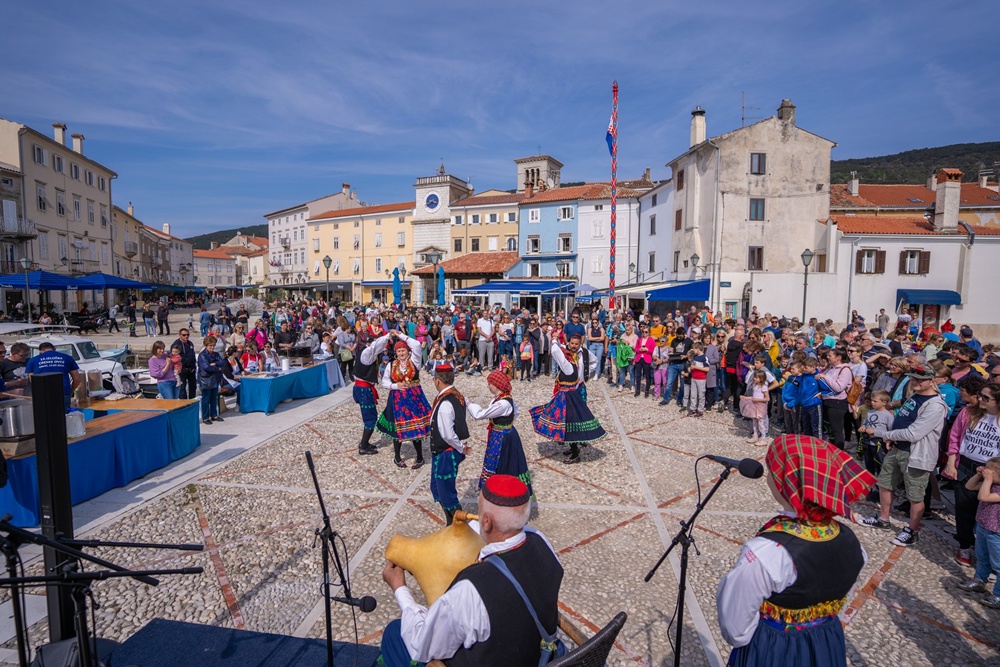 festa creske janjetine i sira