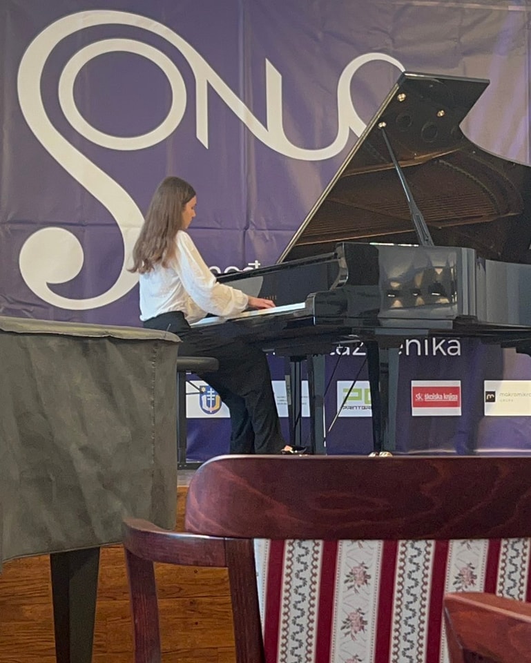 Glazbena škola Ivana Matetića Ronjgova