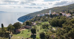 Otvorenje Parka skulptura Ljube De Karine u Brseču: Hommage prirodnom i duhovnom naslijeđu rodnoga kraja Park skulptura Ljube de Karine u Brseču