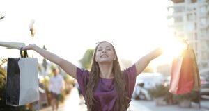 Šopingholičari isprobavaju ‘pravilo 30/30’ kako bi manje trošili – i funkcionira shoping