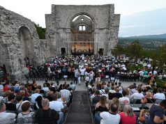 Kastafsko kulturno leto: Program bogatiji no ikad, ulaznice za neke nastupe već su planule 34. kastafsko kulturno leto