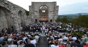 Kastafsko kulturno leto: Program bogatiji no ikad, ulaznice za neke nastupe već su planule 34. kastafsko kulturno leto