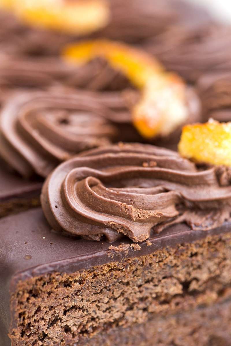 KOLAČ OD ROGAČA I GORKE NARANČE