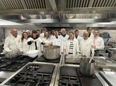 Vinski znalci Kvarnera zasukali rukave za humanitarnu akciju: Kuhali za beskućnike i potrebite