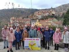 Bakarski učenici dobivaju svoj školski kišobran