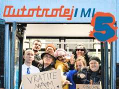 RI teatar slavi 10 godina hit komedije – DVA VIKENDA SMIJEHA UZ „AUTOTROLEJ I MI”