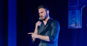 Imitator bez kočnica: Danko Ažić u petak donosi svoj hit show u Rijeku