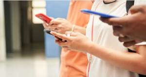 Kraj mobitelima u školama: Ministarstvo uvodi potpunu zabranu i drastično postrožuje kazne za učenike