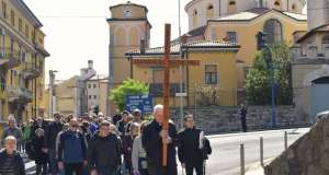 Nadbiskup Uzinić u snažnoj propovijedi uoči Cvjetnice: Isusova strana su žrtve, a ne oni koji započinju ratove