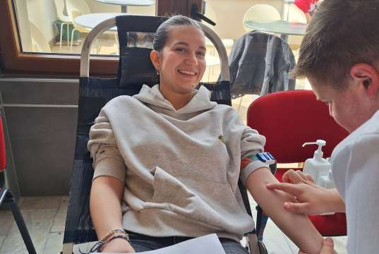 MatuRijada 2026: Rekordan odaziv maturanata na akciji darivanja krvi