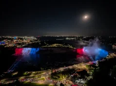 Sila vode i ponosa: Slapovi Niagare ponovno zasjali u crven-bijelo-plavim bojama
