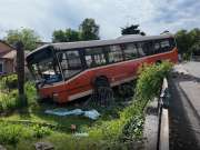 Prazan autobus Autotroleja sletio s ceste i udario u ogradu kuće