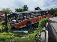 Prazan autobus Autotroleja sletio s ceste i udario u ogradu kuće
