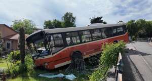 Prazan autobus Autotroleja sletio s ceste i udario u ogradu kuće