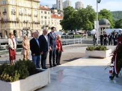 Rijeka odala počast pobjedi nad fašizmom: Dok se polažu vijenci, Hrvatskom odjekuju stare ideološke bitke