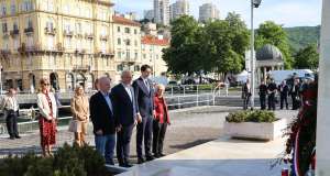 Rijeka odala počast pobjedi nad fašizmom: Dok se polažu vijenci, Hrvatskom odjekuju stare ideološke bitke
