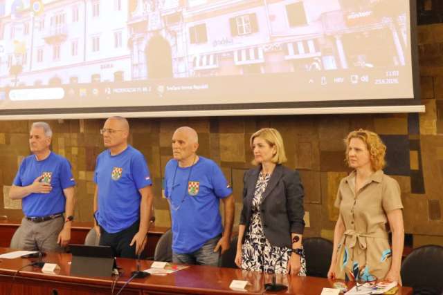 111-brigada-press4-900x600
