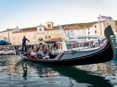 Creski kaić ponovno oduševio: Venecijanska gondola stigla na osmo izdanje i postala glavna zvijezda