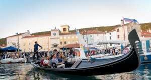 Creski kaić ponovno oduševio: Venecijanska gondola stigla na osmo izdanje i postala glavna zvijezda