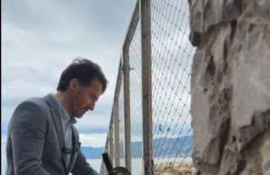 Miletić prerezao lokote na plaži ispred Hiltona: ‘Ovo je čin inata i poruka Plenkoviću’