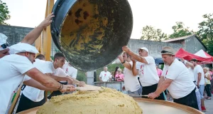 Velika fešta u Dražicama: Nakon palente i Magazina, cijeli trg navija za Vatrene protiv Gane