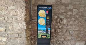 Na ulazu u Trsatski kaštel postavljen aparat s prigodnim kovanicama