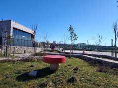 Crveni vilinski rubac stiže u Park skulptura Kuće halubajskega zvončara