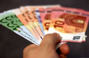 Prosječna plaća za travanj 1.552 eura: Realna primanja padaju, pogledajte tko je na vrhu